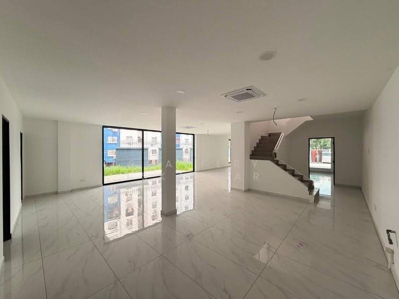 Rumah Teres untuk Dijual di Kipark Sri Utara (Batu) - Shaziery Iskandar - Living Room - PropertyGuru.com.my