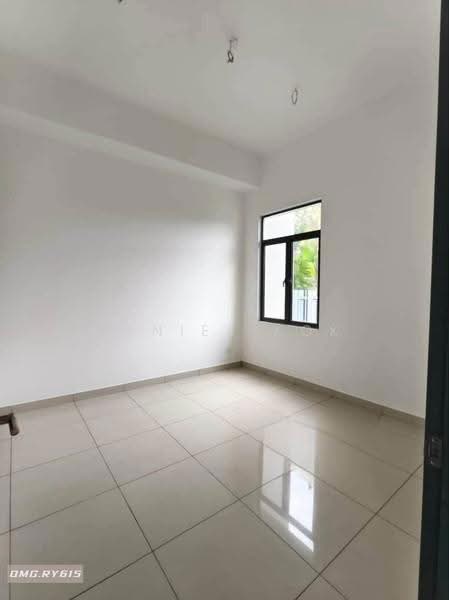 Rumah Berkembar untuk Dijual di Canary Garden (Klang) - Daniel Kok - PropertyGuru.com.my