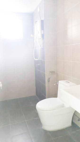 Kondominium untuk Disewa di Aurora Residence @ Lake Side City - Max Low - Bathroom - PropertyGuru.com.my
