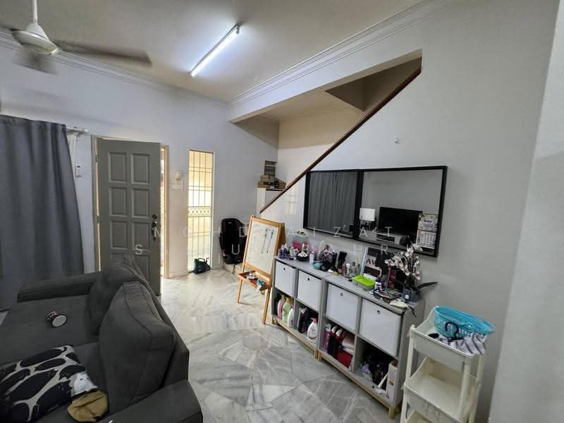 2-storey Terraced House for Sale in Taman Pinggiran Usj (Subang Jaya) - Mohd Aizat Saiful Bahri - Living Room - PropertyGuru.com.my