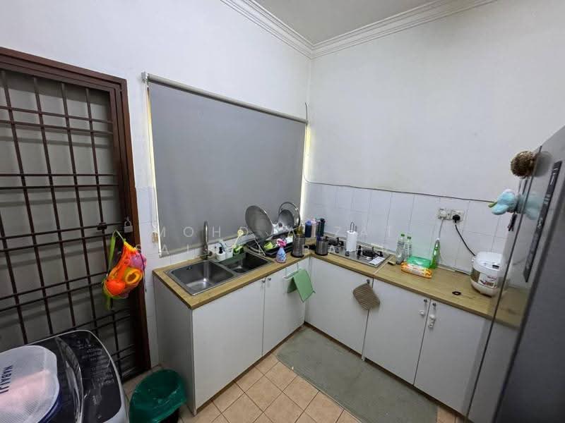 2-storey Terraced House for Sale in Taman Pinggiran Usj (Subang Jaya) - Mohd Aizat Saiful Bahri - Kitchen - PropertyGuru.com.my