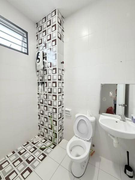Rumah Teres 2-Tingkat untuk Dijual di Taman Setia Indah (Tebrau) - Daniel Yong - Bathroom - PropertyGuru.com.my