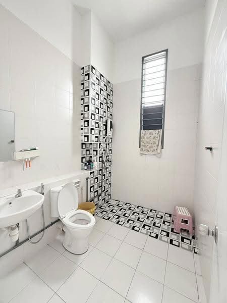 Rumah Teres 2-Tingkat untuk Dijual di Taman Setia Indah (Tebrau) - Daniel Yong - Bathroom - PropertyGuru.com.my