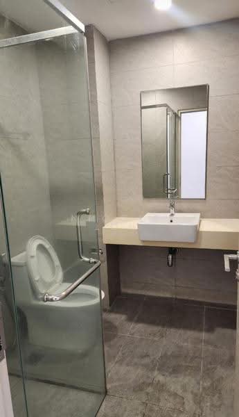 Kondominium untuk Disewa di Vivo Residential Suites - Nicole Loh - Bathroom - PropertyGuru.com.my