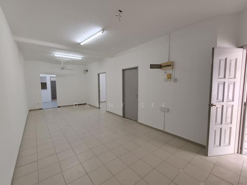 1-storey Terraced House for Sale in Taman Putri Kulai (Kulai) - Danny See - Living Room - PropertyGuru.com.my