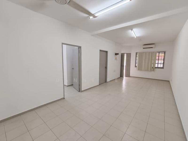 1-storey Terraced House for Sale in Taman Putri Kulai (Kulai) - Danny See - Living Room - PropertyGuru.com.my