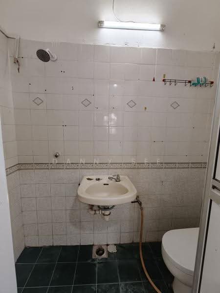 1-storey Terraced House for Sale in Taman Putri Kulai (Kulai) - Danny See - Bathroom - PropertyGuru.com.my