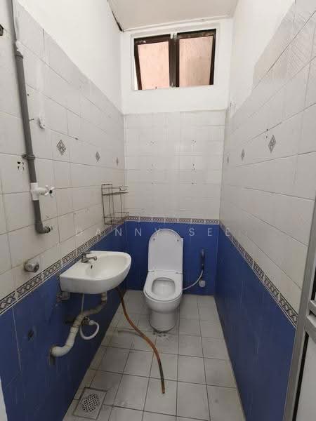 1-storey Terraced House for Sale in Taman Putri Kulai (Kulai) - Danny See - Bathroom - PropertyGuru.com.my