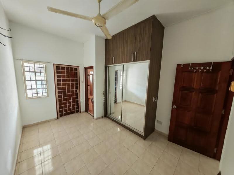 Rumah Teres untuk Dijual di Selayang (Selangor) - James Tan - Bedroom - PropertyGuru.com.my