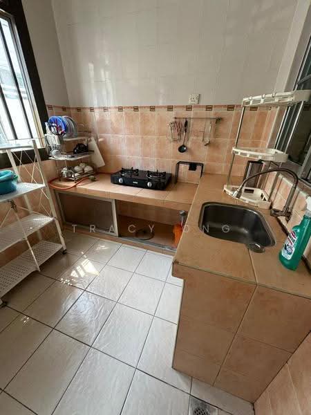 Rumah Teres 2-Tingkat untuk Disewa di Taman Gaya (Ulu Tiram) - Tracy Ong - Kitchen - PropertyGuru.com.my