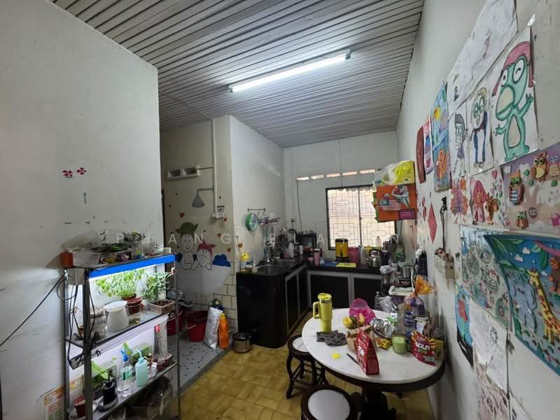 Rumah Berkembar untuk Dijual di Taman Sri Tebrau (Johor Bahru) - Phang Elainne - Kitchen - PropertyGuru.com.my
