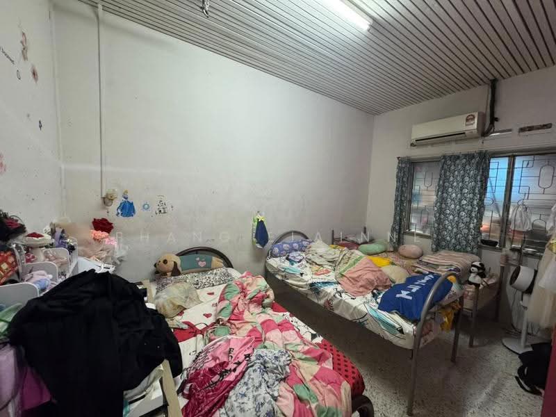 Rumah Berkembar untuk Dijual di Taman Sri Tebrau (Johor Bahru) - Phang Elainne - Bedroom - PropertyGuru.com.my