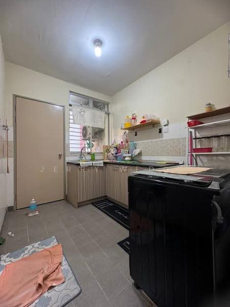 Apartment for Sale at Putatan Platinum Apartment - Jerry Weddy - Kitchen - PropertyGuru.com.my