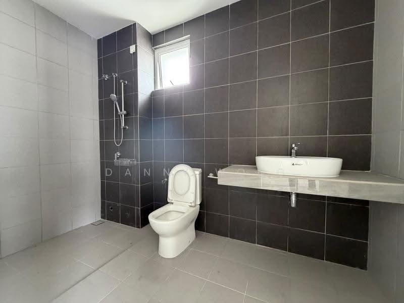 2-storey Terraced House for Sale in Bandar Country Homes (Rawang) - Danny Wong - Bathroom - PropertyGuru.com.my
