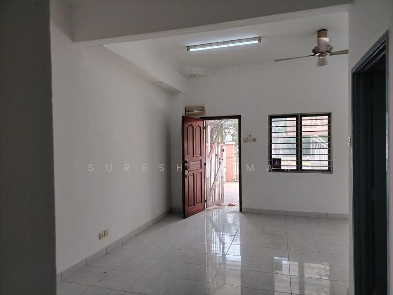 2-storey Terraced House for Sale in Puchong (Selangor) - Suresh Kumar - Living Room - PropertyGuru.com.my