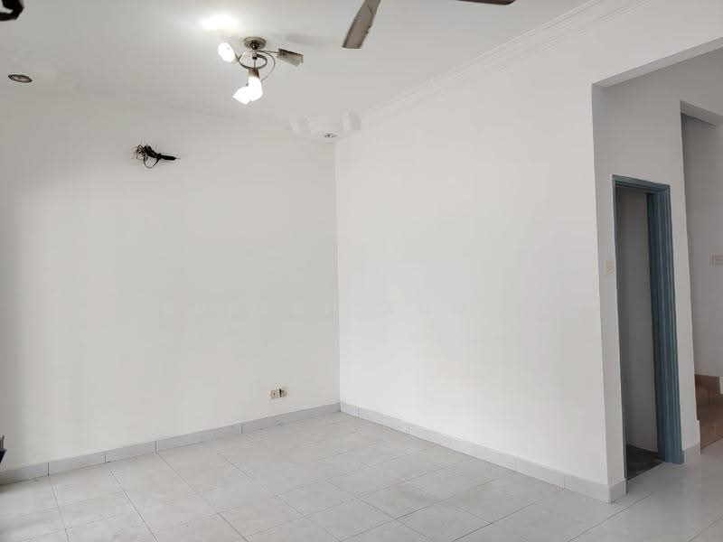 2-storey Terraced House for Sale in Puchong (Selangor) - Suresh Kumar - Living Room - PropertyGuru.com.my