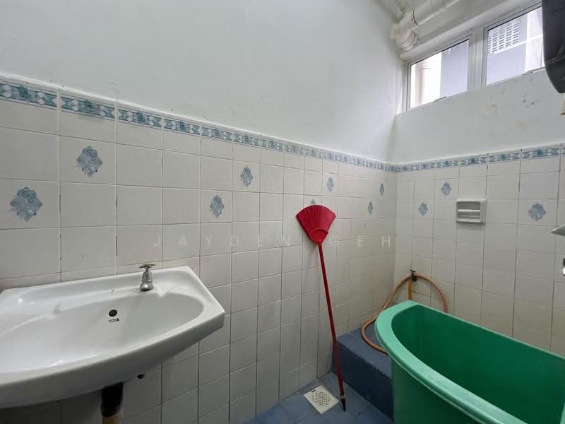 Pangsapuri untuk Dijual di City Apartment - Jayden Geh - Bathroom - PropertyGuru.com.my