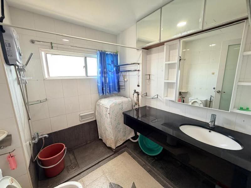 Kondominium untuk Dijual di Klebang 8 - Vinc Pheng - Bathroom - PropertyGuru.com.my