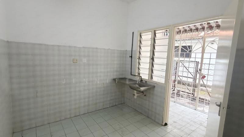 2-storey Terraced House for Rent in Usj 14 (Subang Jaya) - Jennifer Ng - Kitchen - PropertyGuru.com.my