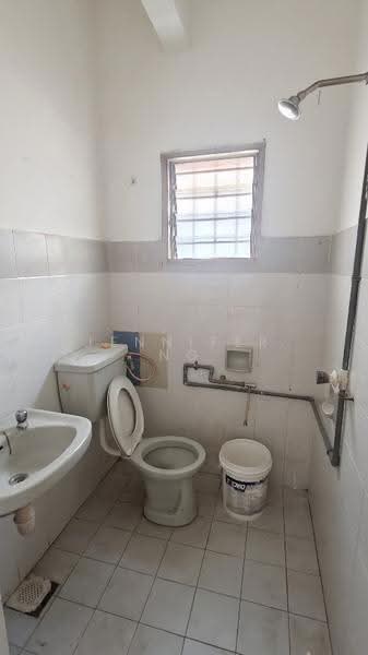 2-storey Terraced House for Rent in Usj 14 (Subang Jaya) - Jennifer Ng - Bathroom - PropertyGuru.com.my