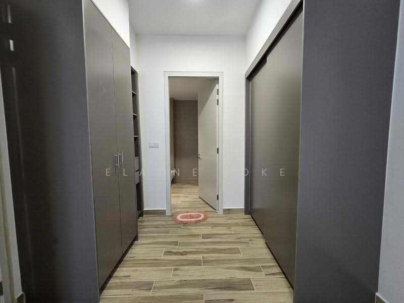 Kediaman Servis untuk Dijual di Hampton Damansara - Elaine Loke - Corridor - PropertyGuru.com.my