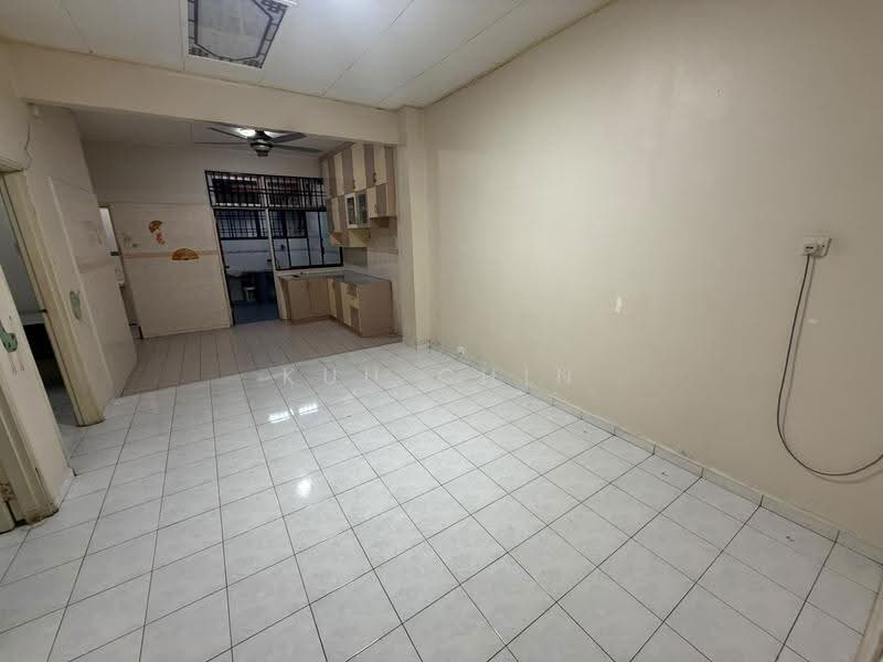 1-storey Terraced House for Sale in Bandar Putra Kulai (Kulai) - Kuu Chin - Kitchen - PropertyGuru.com.my