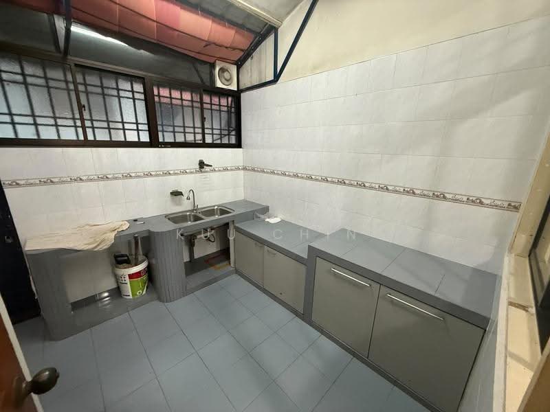 1-storey Terraced House for Sale in Bandar Putra Kulai (Kulai) - Kuu Chin - Kitchen - PropertyGuru.com.my