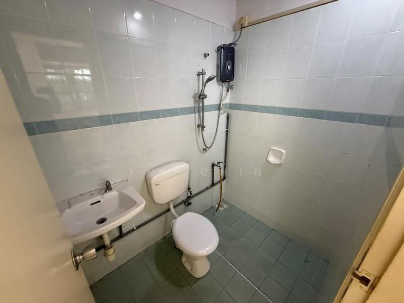 1-storey Terraced House for Sale in Bandar Putra Kulai (Kulai) - Kuu Chin - Bathroom - PropertyGuru.com.my