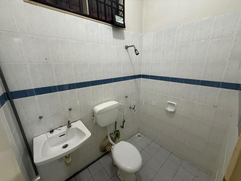 1-storey Terraced House for Sale in Bandar Putra Kulai (Kulai) - Kuu Chin - Bathroom - PropertyGuru.com.my