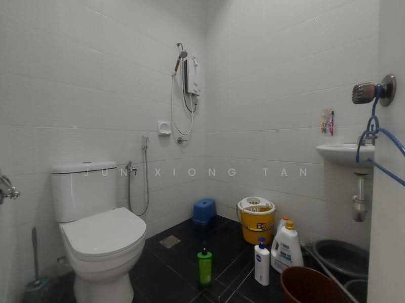 Rumah Teres 2-Tingkat untuk Dijual di Kota Masai (Pasir Gudang) - Jun Xiong Tan - Bathroom - PropertyGuru.com.my