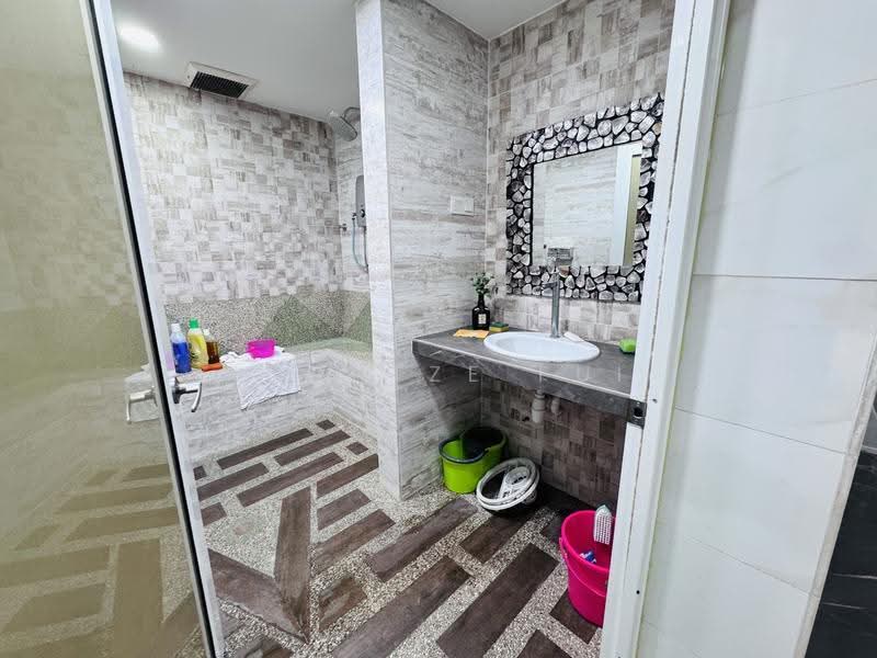 Pejabat untuk Disewa di Puchong (Selangor) - Kow Tze Fui - Bathroom - PropertyGuru.com.my