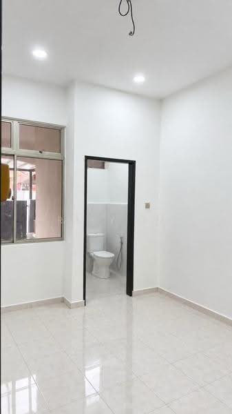1-storey Terraced House for Sale in Senai (Johor) - Tracy Ong - Bathroom - PropertyGuru.com.my