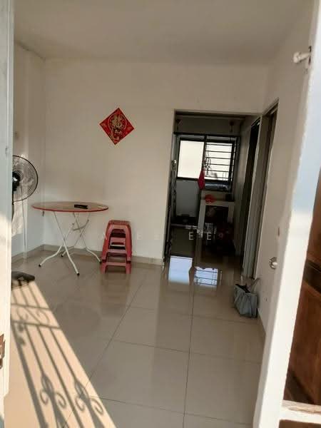 Flat for Sale at Gat Lebuh Macallum - A Ee Ee - Living Room - PropertyGuru.com.my