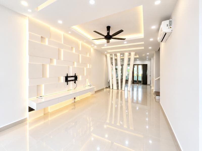 2-storey Terraced House for Sale in Bandar Kinrara Seksyen 5 (Bandar Kinrara) - Junbin Low - Living Room - PropertyGuru.com.my
