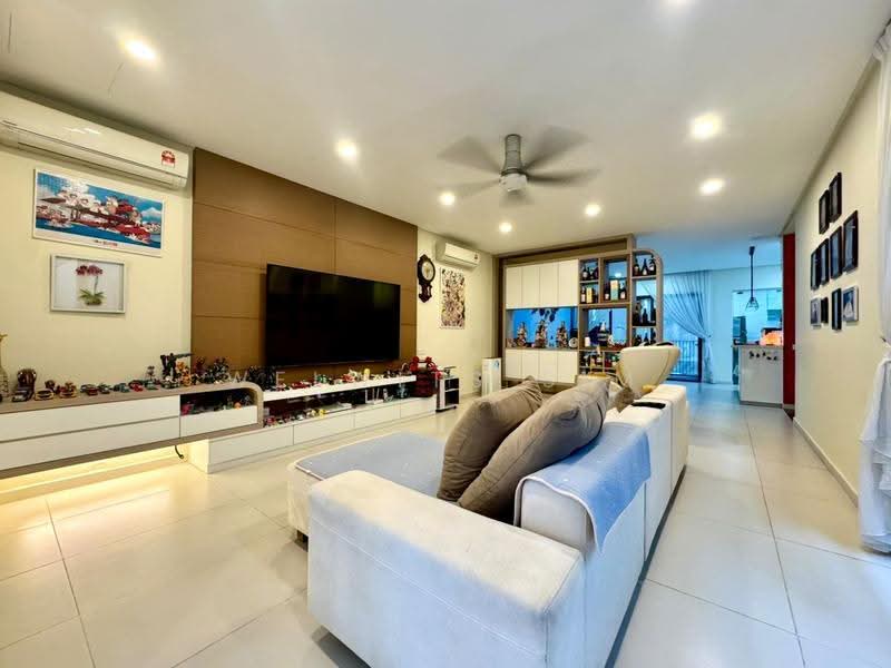 3-storey Terraced House for Sale in Batu Uban (Gelugor) - Welwits Sim - Living Room - PropertyGuru.com.my
