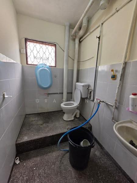 Rumah Flat untuk Dijual di Flat Bandar Selesa Jaya @ Jalan Silat Gayong - Grace Ng - Bathroom - PropertyGuru.com.my