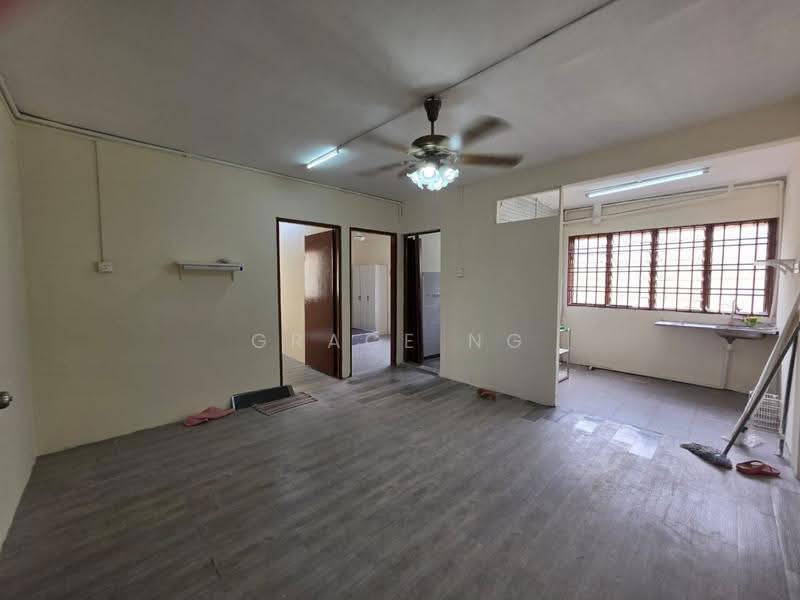 Rumah Flat untuk Dijual di Flat Bandar Selesa Jaya @ Jalan Silat Gayong - Grace Ng - Living Room - PropertyGuru.com.my