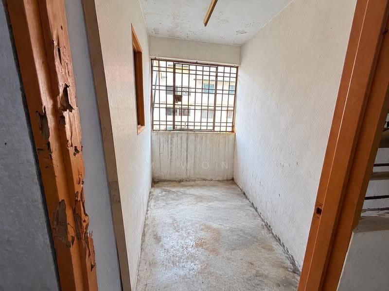 Rumah Flat untuk Dijual di Taman Plentong Utama - Ym Wong - Entrance - PropertyGuru.com.my