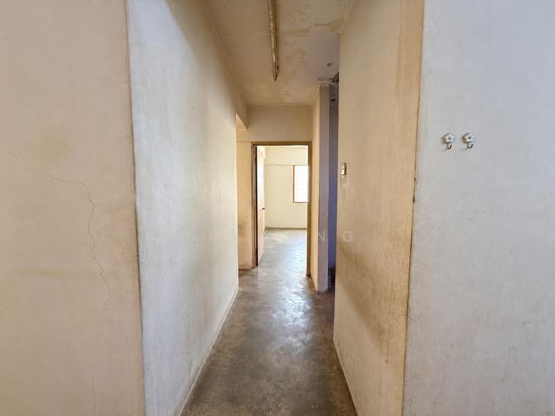 Rumah Flat untuk Dijual di Taman Plentong Utama - Ym Wong - Corridor - PropertyGuru.com.my