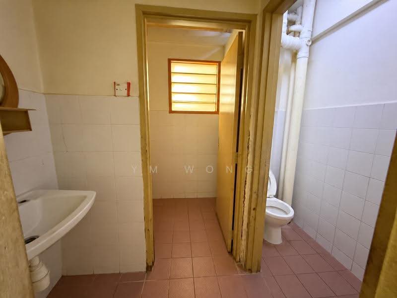 Rumah Flat untuk Dijual di Taman Plentong Utama - Ym Wong - Bathroom - PropertyGuru.com.my