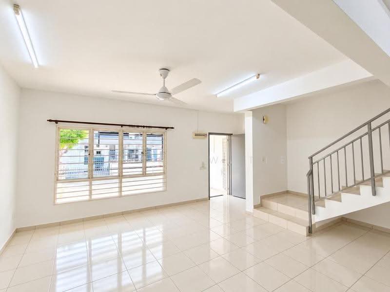 Rumah Teres 2-Tingkat untuk Dijual di Puncak Alam (Selangor) - Fazielawatie Ishak - Living Room - PropertyGuru.com.my