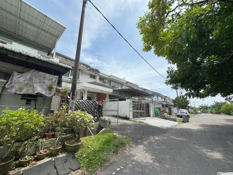 Rumah Teres 2-Tingkat untuk Dijual di Taman Muhibbah (Kulai) - Iden Tan - Exterior - PropertyGuru.com.my