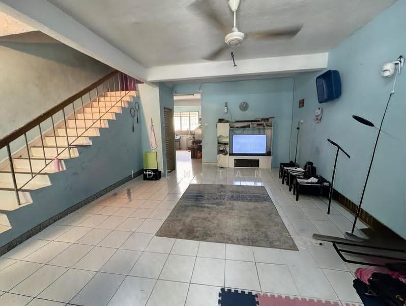 Rumah Teres 2-Tingkat untuk Dijual di Taman Muhibbah (Kulai) - Iden Tan - Living Room - PropertyGuru.com.my