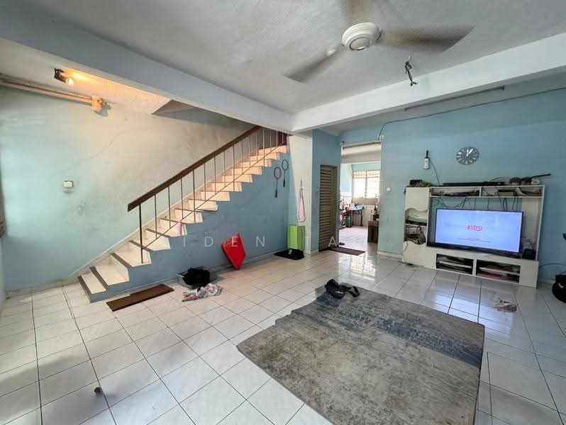 Rumah Teres 2-Tingkat untuk Dijual di Taman Muhibbah (Kulai) - Iden Tan - Living Room - PropertyGuru.com.my
