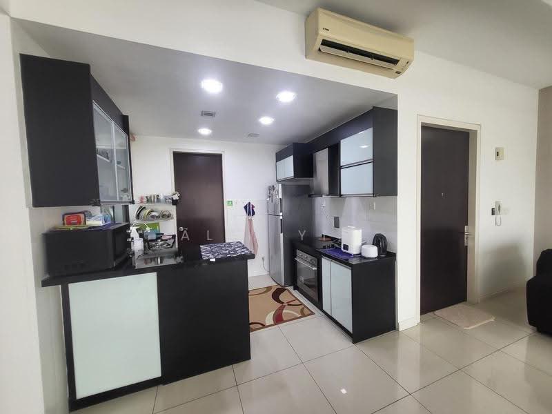Kediaman Servis untuk Dijual di Setia SKY Residences - Alex Yin - Kitchen - PropertyGuru.com.my