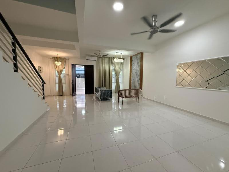 Rumah Teres 2-Tingkat untuk Disewa di Taman Bukit Senawang (Senawang) - DILLA YUSOFF - Living Room - PropertyGuru.com.my