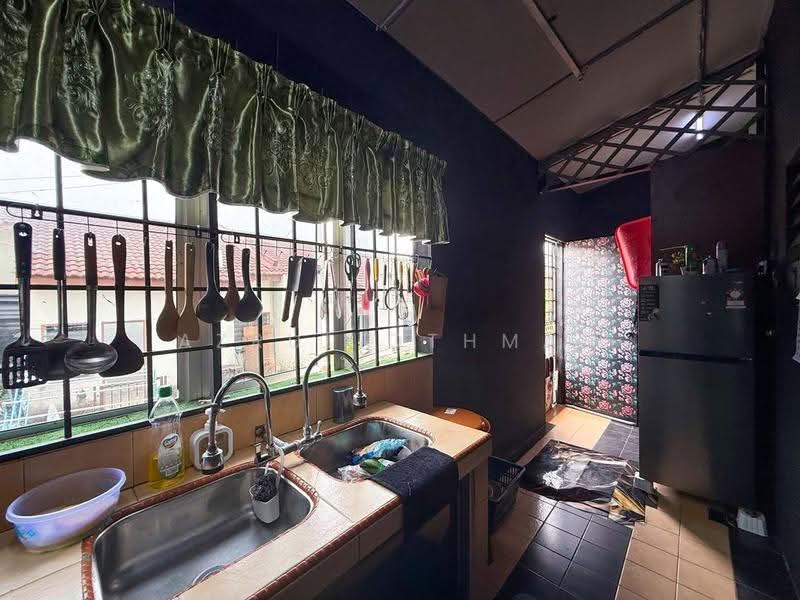Rumah Teres 1-Tingkat untuk Dijual di Taman Pinggiran Pedas (Pedas) - Azrul Othman - Kitchen - PropertyGuru.com.my