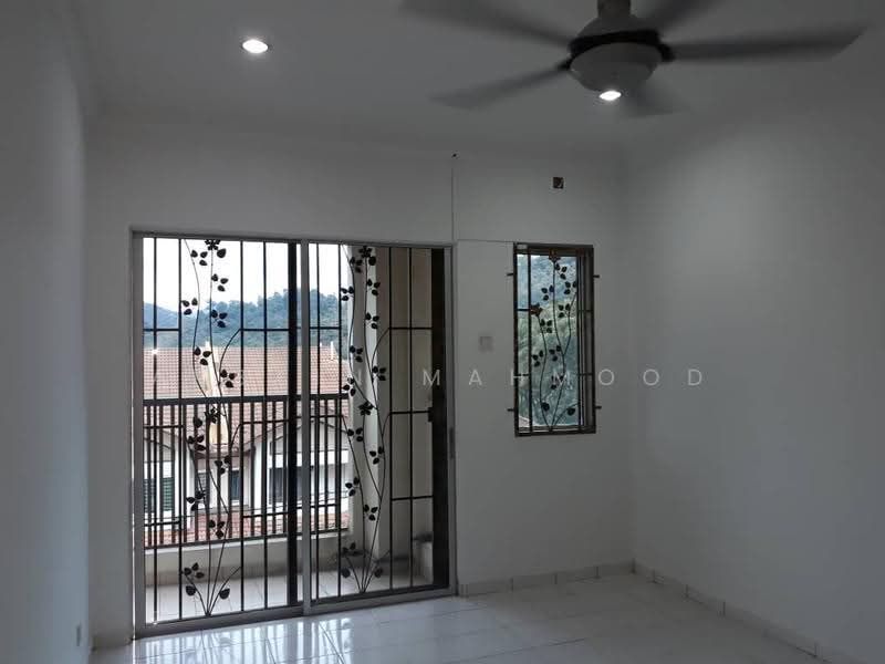 Rumah Bandar untuk Dijual di Batu Caves (Selangor) - Arbain Mahmood - Balcony - PropertyGuru.com.my