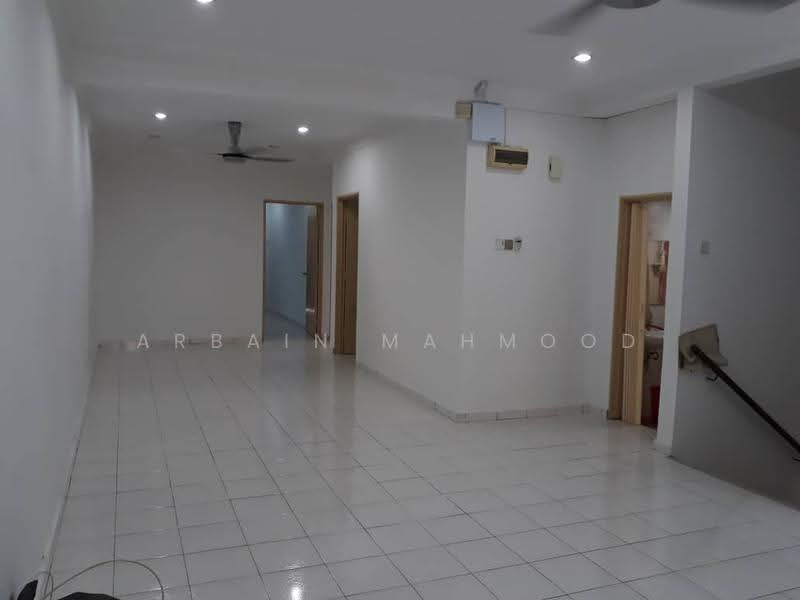 Rumah Bandar untuk Dijual di Batu Caves (Selangor) - Arbain Mahmood - Living Room - PropertyGuru.com.my