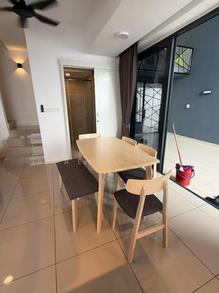 Kediaman Servis untuk Disewa di Residensi Estetik 8 (Est8) - Braedon Tan - Dining Room - PropertyGuru.com.my